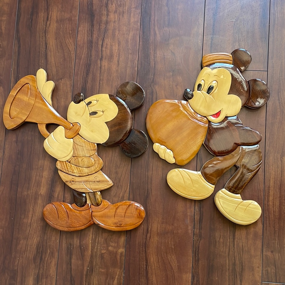 Mickey and Minnie wooden carving set